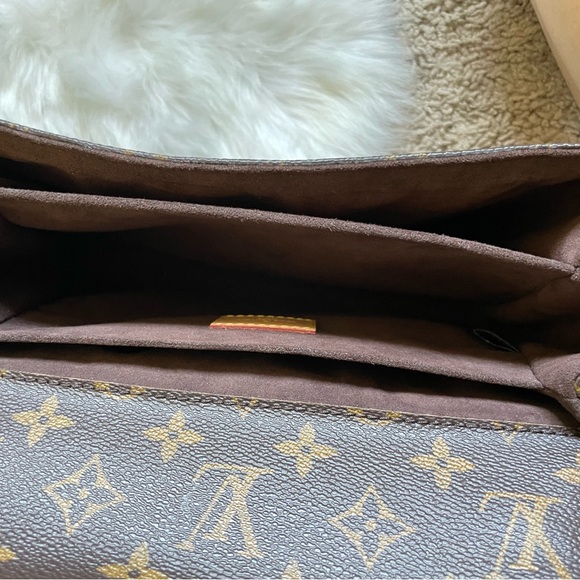 Louis Vuitton Pochette Métis Crossbody Bag - Picture 12 of 14